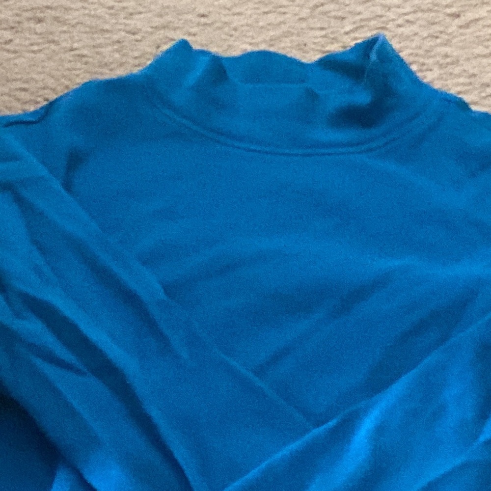 Simple Turtleneck - Picture 2 of 4
